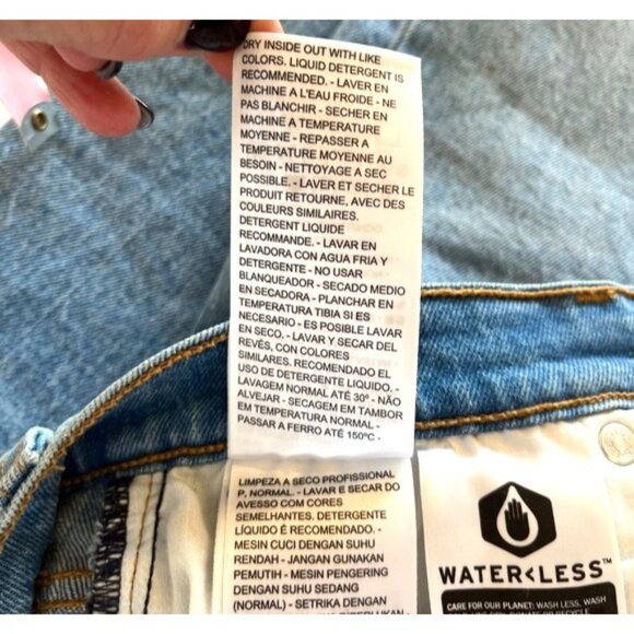 Levi’s Light Wash Wedge Fit Ankle Women’s Button Fly Jeans Size 26 Casual - Picture 15 of 16